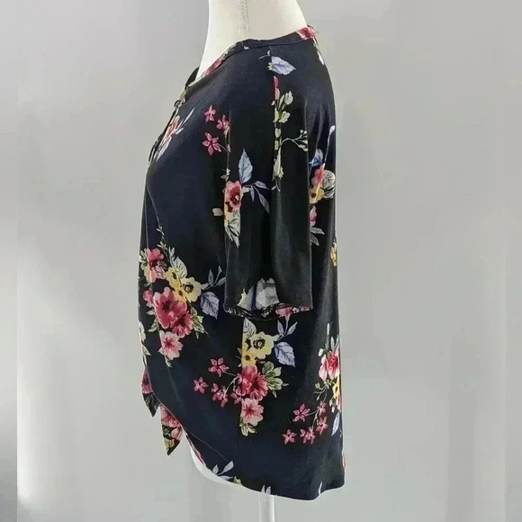 Pomelo Women's Medium Black Floral Tie Knot Fake Button VNeck Blouse Short Sleev - Picture 5 of 12